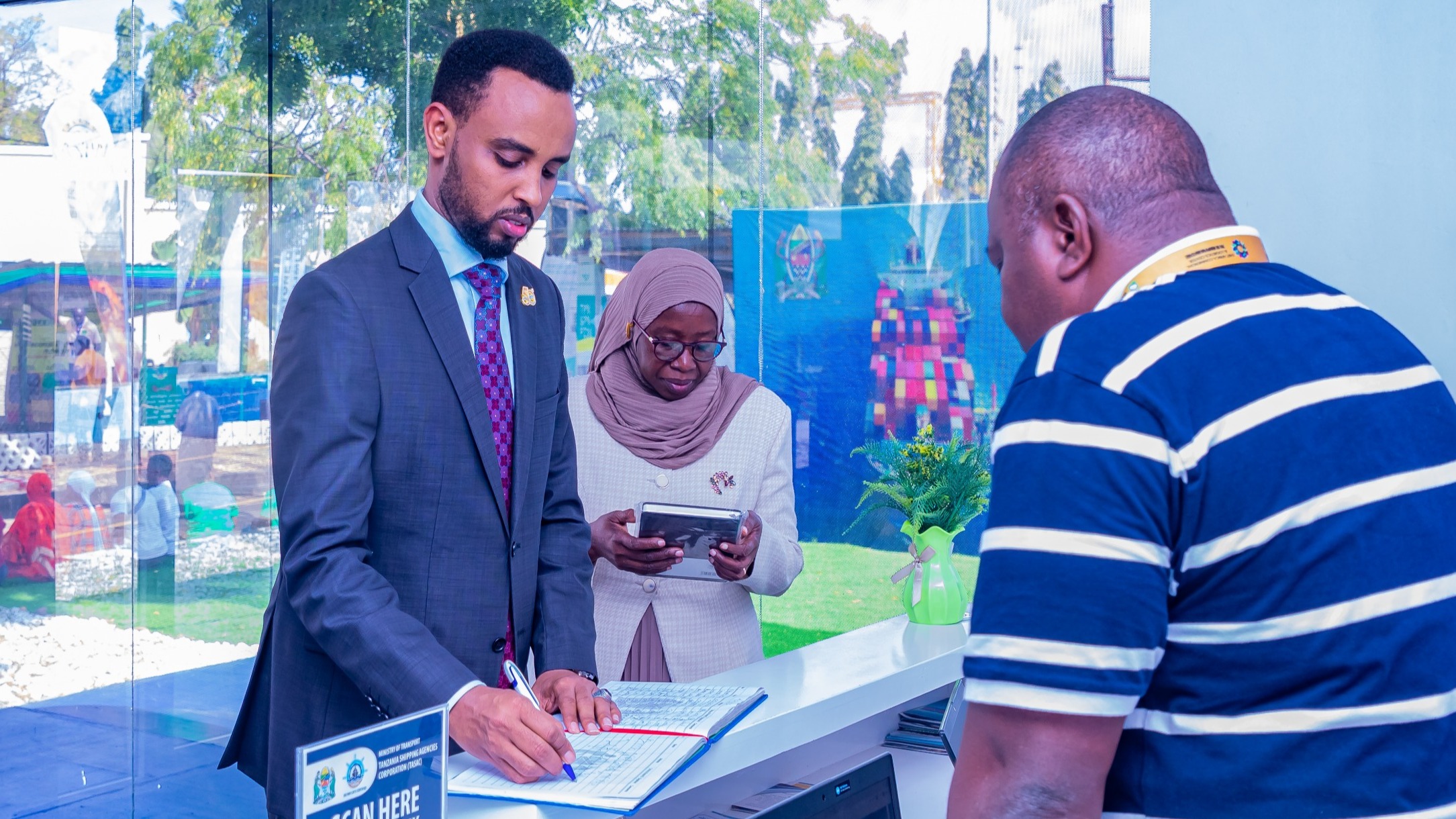 NAIBU BALOZI WA KENYA NCHINI TANZANIA ATEMBELEA BANDA LA TASAC SABASABA