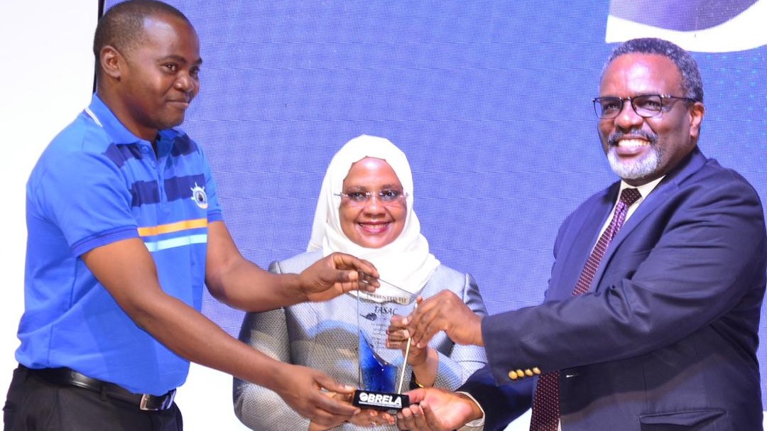 Shirika la Uwakala wa Meli Tanzania (TASAC) wapatiwa tuzo ya udhamini katika mkutano wa BRELA na wadau wake uliofanyika tarehe 27 Oktoba, 2023 Mlimani City jijini Dar es Salaam.