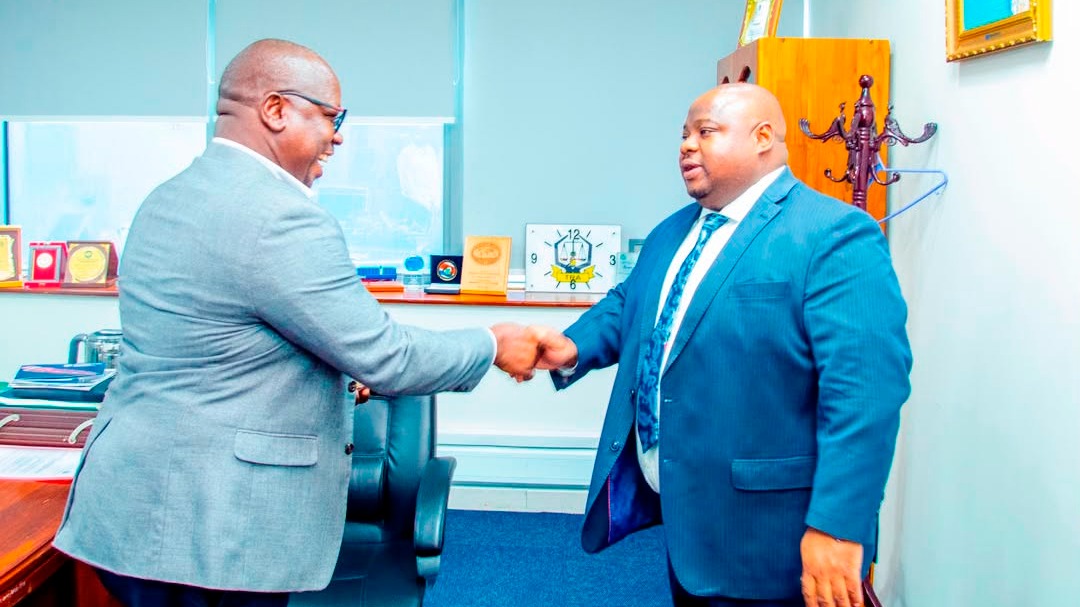 MSAJILI WA MABAHARIA AKABIDHI RAMBIRAMBI YA JUMUIYA YA MABAHARIA KWA FAMILIA YA BAHARIA MONGU