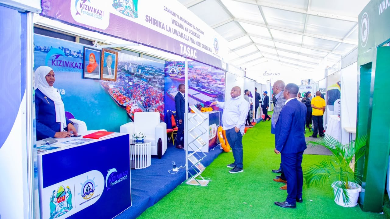 MKURUGENZI TASAC AWAKARIBISHA WANANCHI KIZIMKAZI, ASISITIZA ELIMU YA USALAMA WA USAFIRI MAJINI